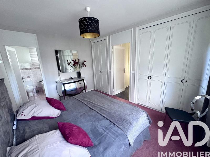 Maison - 245 m² - 9 pièces