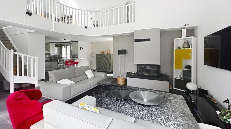 Maison - 215 m² - 8 pièces