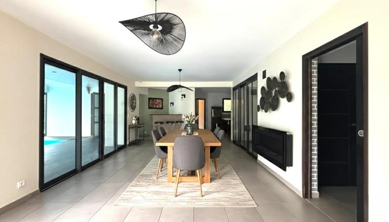 Villa - 230 m² - 8 pièces