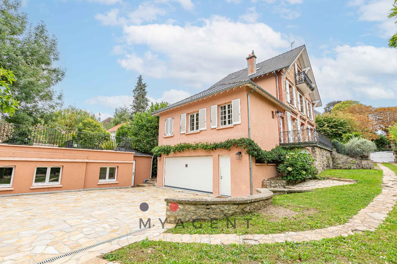 Maison - 300 m² - 15 pièces