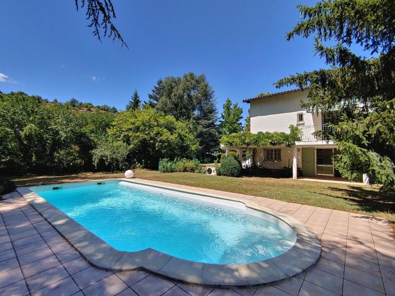 Maison - 247 m² - 9 pièces