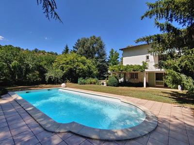 Maison - 247 m² - 9 pièces