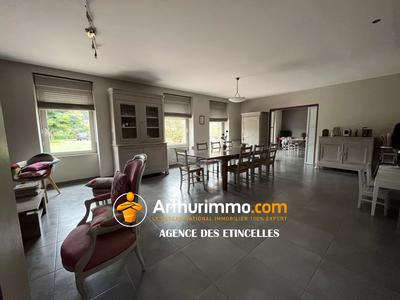 Maison - 185 m² - 9 pièces