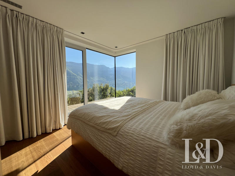 Maison - 300 m² - 8 pièces