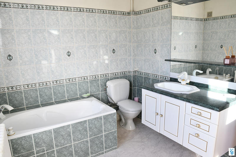 Maison - 187 m² - 9 pièces