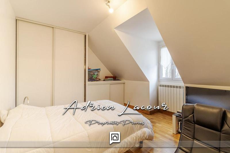 Maison - 222 m² - 12 pièces