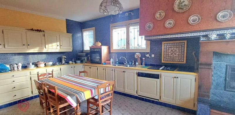 Maison - 263 m² - 9 pièces