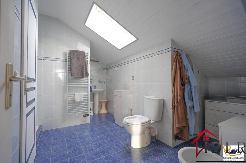 Maison traditionnelle - 168 m² - 5 pièces