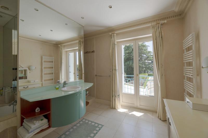 Maison - 224 m² - 7 pièces