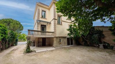 Maison - 204 m² - 8 pièces