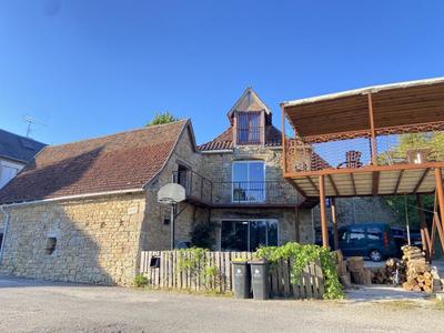 Propriété - 217 m² - 10 pièces