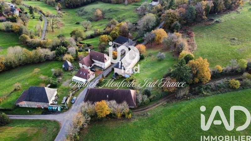 Maison - 240 m² - 8 pièces