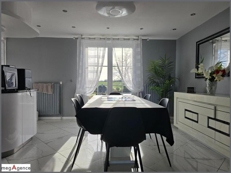 Maison - 237 m² - 8 pièces