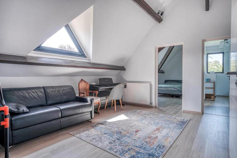 Maison - 210 m² - 8 pièces