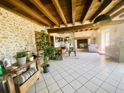 Maison - 198 m² - 7 pièces