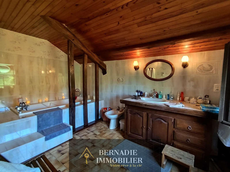 Demeure - 288 m² - 7 pièces