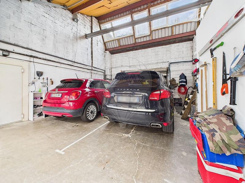 Maison - 233 m² - 8 pièces