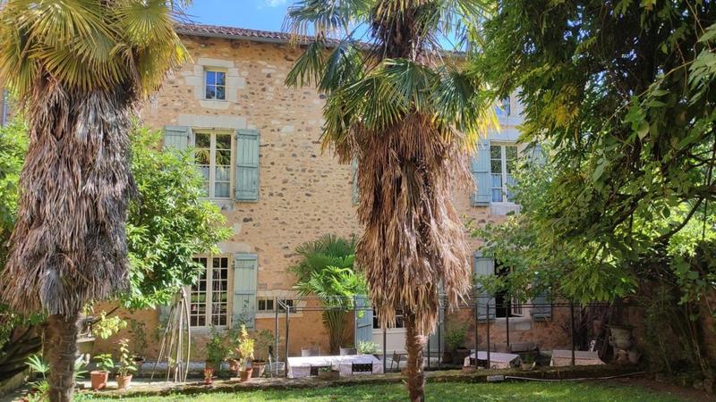 Maison - 553 m² - 8 pièces