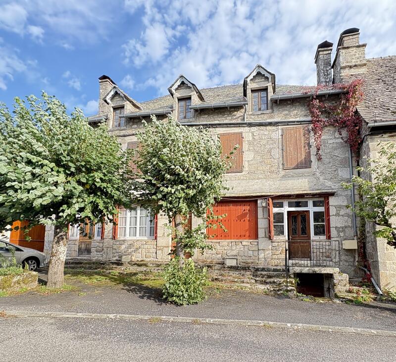 Maison - 208 m² - 10 pièces