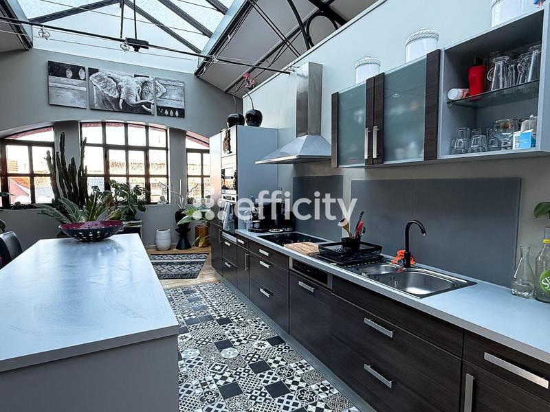 Loft - 144 m² - 5 pièces