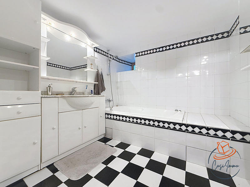 Maison - 200 m² - 7 pièces