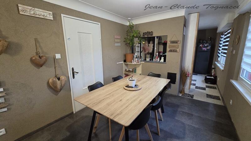 Maison - 98 m² - 5 pièces