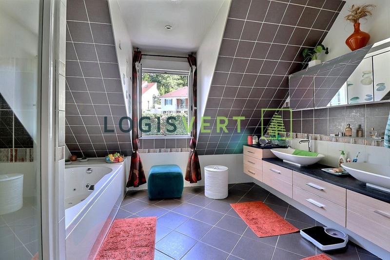 Maison - 352 m² - 8 pièces