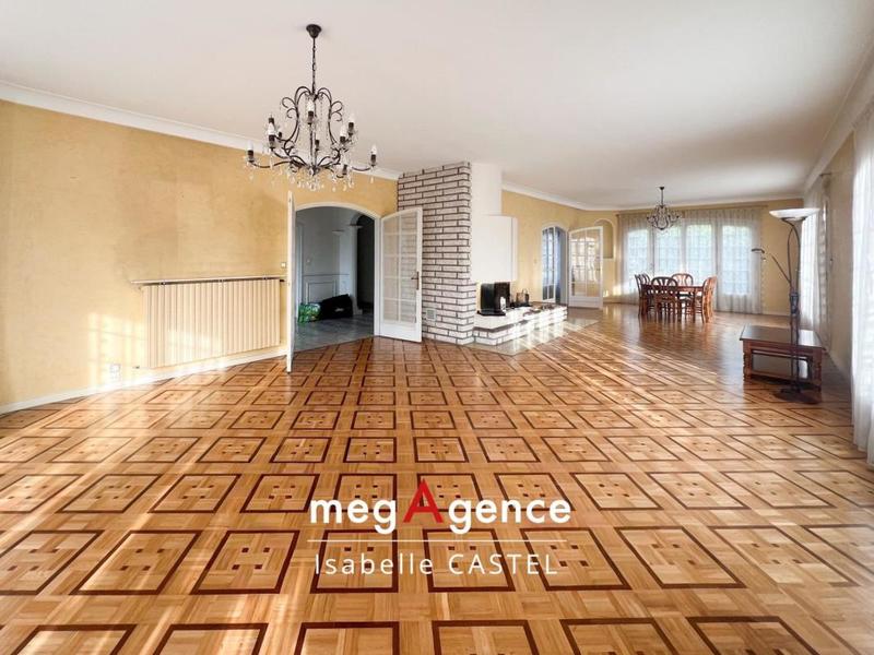 Maison - 210 m² - 7 pièces