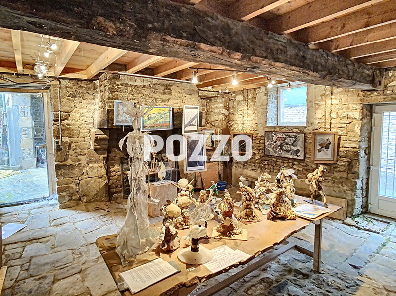 Maison - 249 m² - 9 pièces