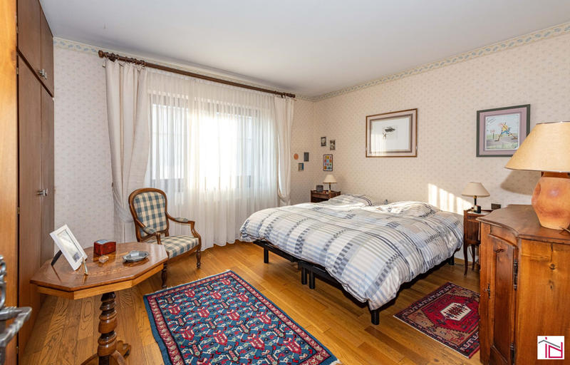 Maison - 210 m² - 7 pièces