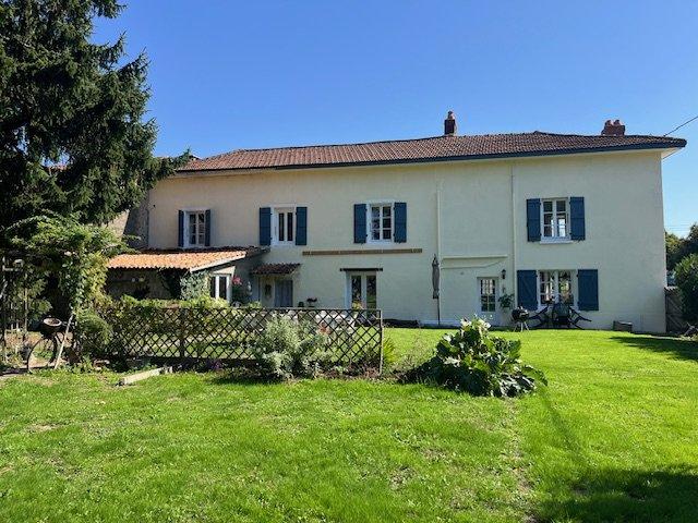 Maison - 213 m² - 8 pièces