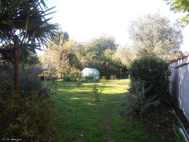 Propriété - 202 m² - 9 pièces