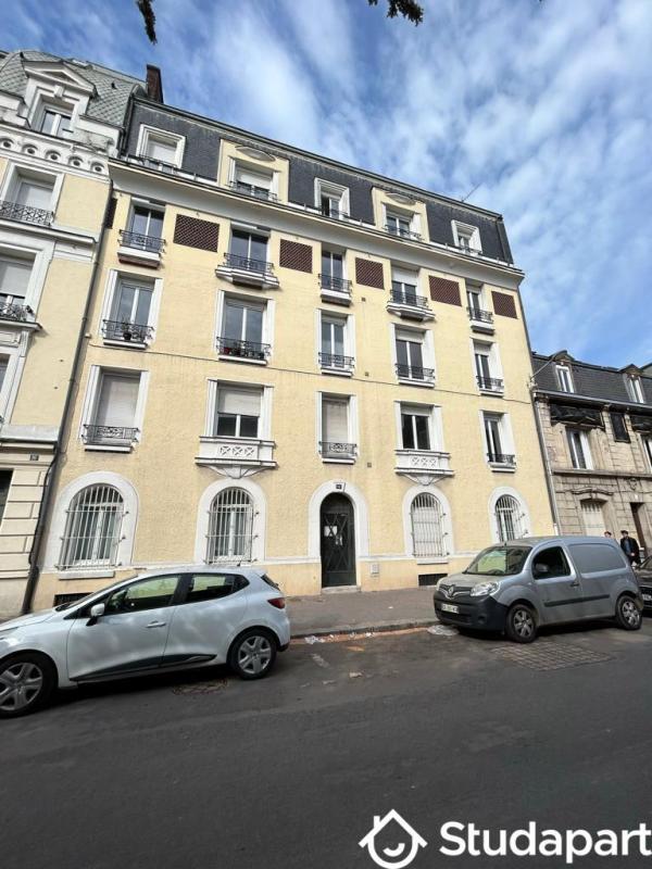 Chambre - 13 m² - 1 pièce