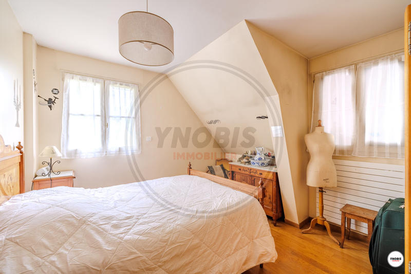 Maison - 256 m² - 9 pièces