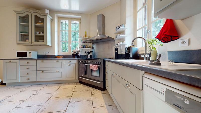 Maison traditionnelle - 350 m² - 12 pièces