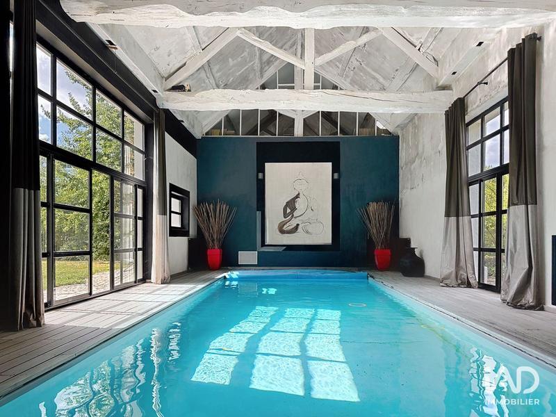 Maison - 1 445 m² - 20 pièces