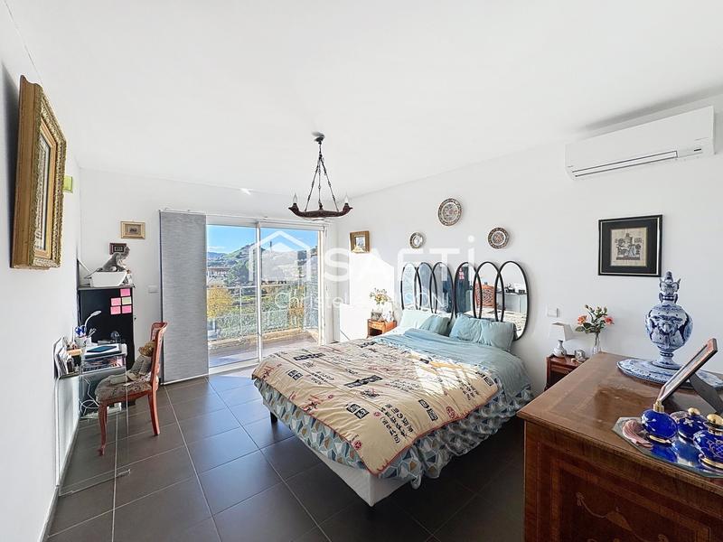 Maison - 220 m² - 5 pièces