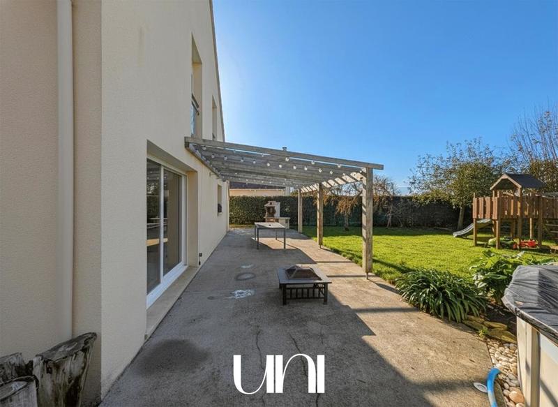 Maison - 220 m² - 10 pièces