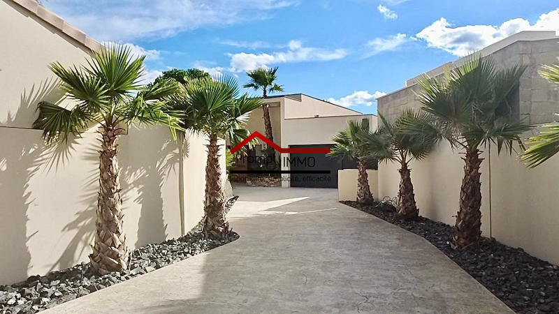 Villa - 240 m² - 6 pièces