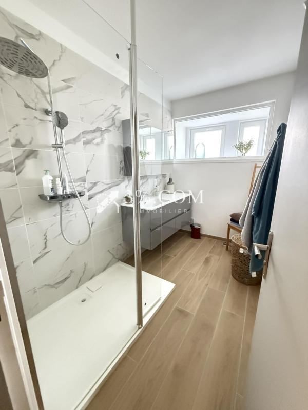 Maison - 180 m² - 8 pièces