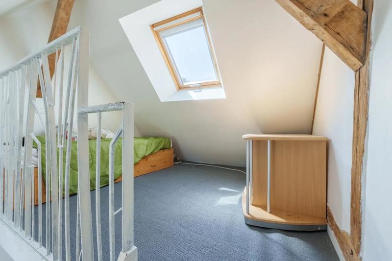 Maison - 201 m² - 9 pièces