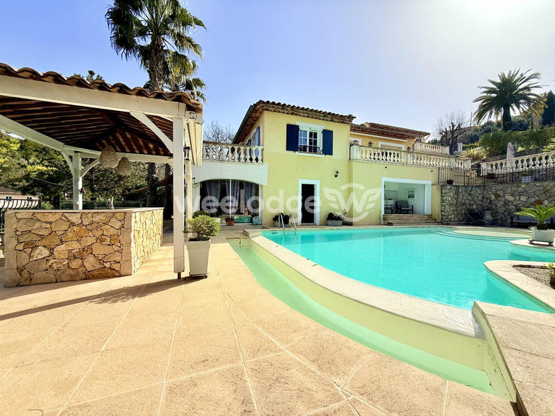 Villa - 205 m² - 7 pièces