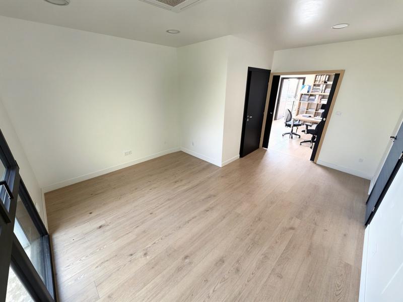 Bureau - 575 m² - 18 pièces