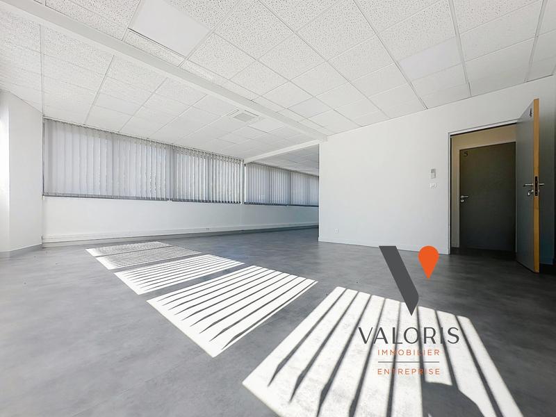 Bureau - 347 m² - 1 pièce