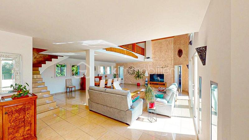 Propriété - 375 m² - 11 pièces