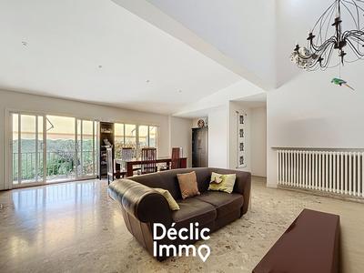 Maison - 256 m² - 8 pièces