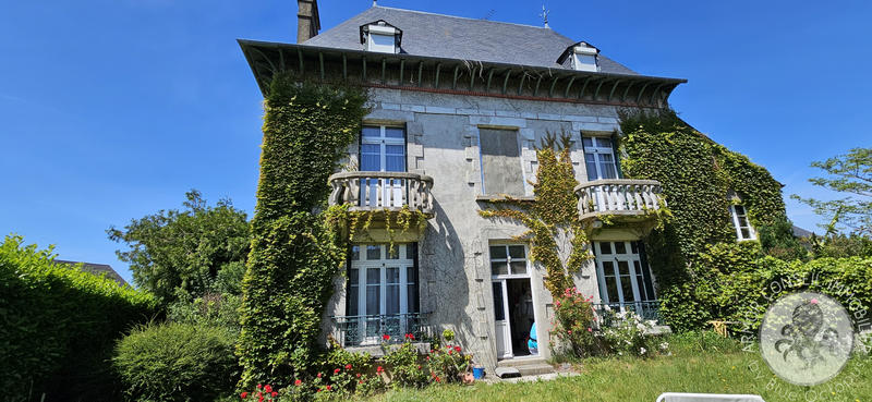 Maison - 187 m² - 9 pièces