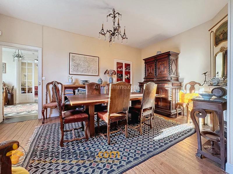 Maison - 230 m² - 10 pièces