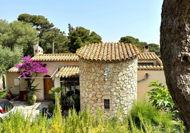 Maison - 200 m² - 8 pièces