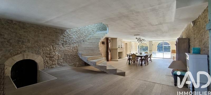 Maison - 1 022 m² - 15 pièces